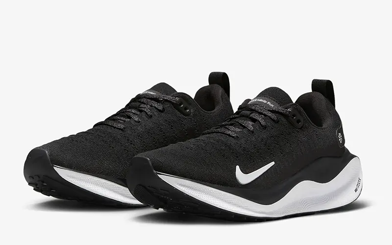 NIKE INFINITYRN 4 HARDLOOPSCHOENEN ZWARTWIT